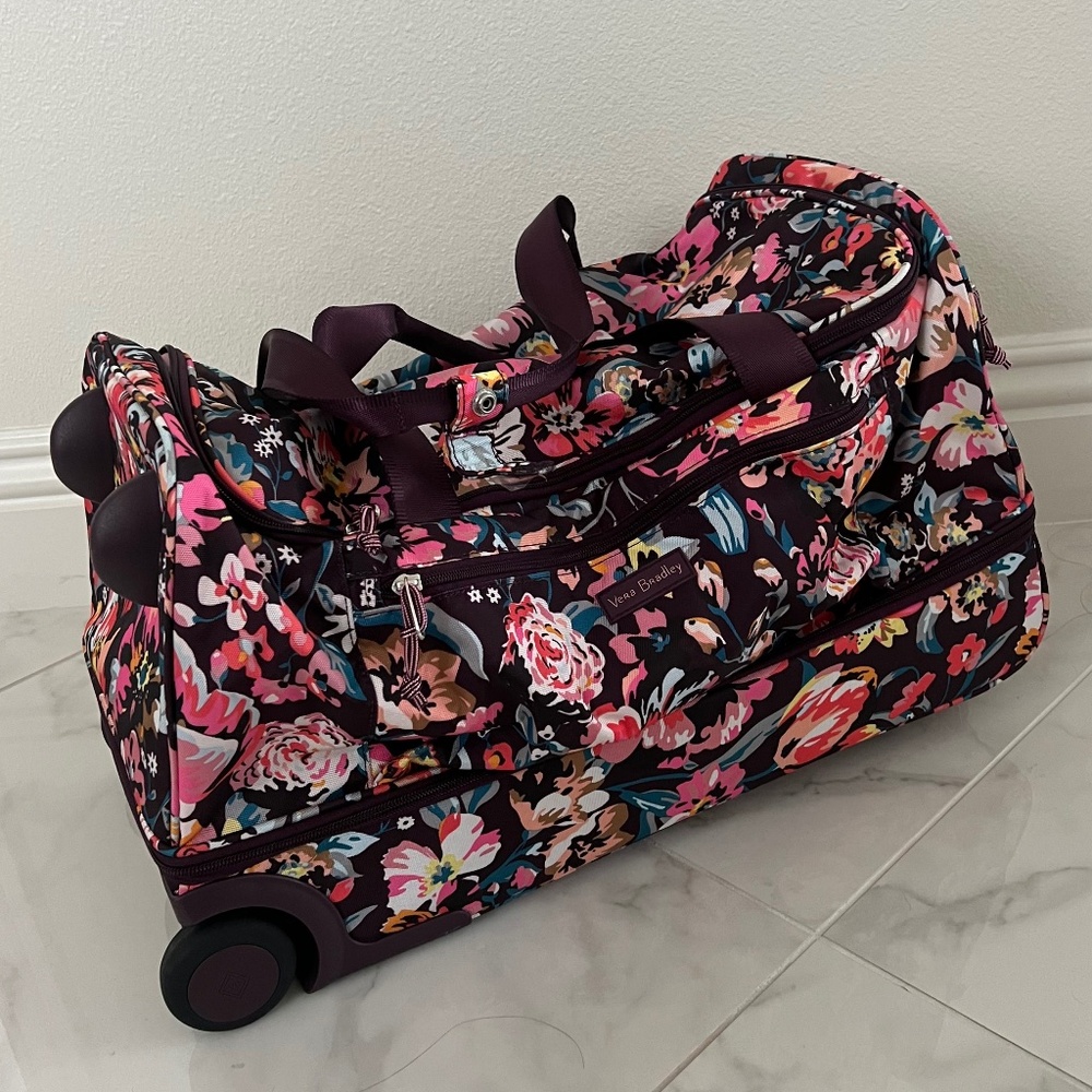 Vera Bradley Rolling Duffel bag, New condition